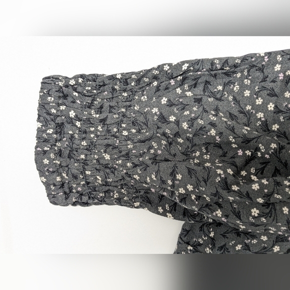 Tentree EcoWoven women's crepe smocked floral blouse in graphite size M - Picture 6 of 12